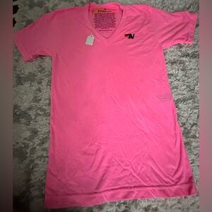 ‼️RARE‼️🎸AVIATOR NATION🎸🔥NWT🔥BASIC VNECK in NEON PINK—XS